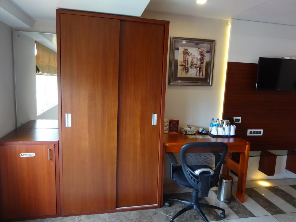 Paramount Tower Kozhikode Esterno foto